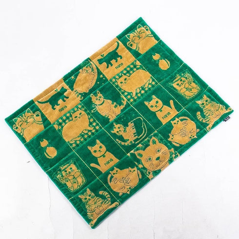 マット 横浜ナナ NANA デカマット パッチワーク風 ネコ グリーンベージュ nn-dmt1-B