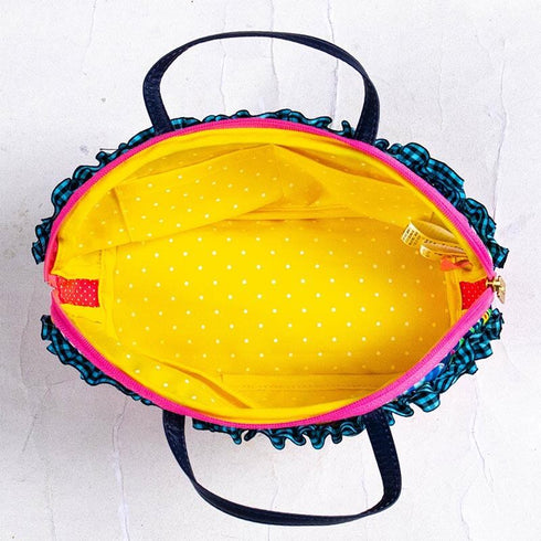 バッグ TUNIC タフタ転写プリント アリスガーデンのコスメポーチ ネイビー 17450-A